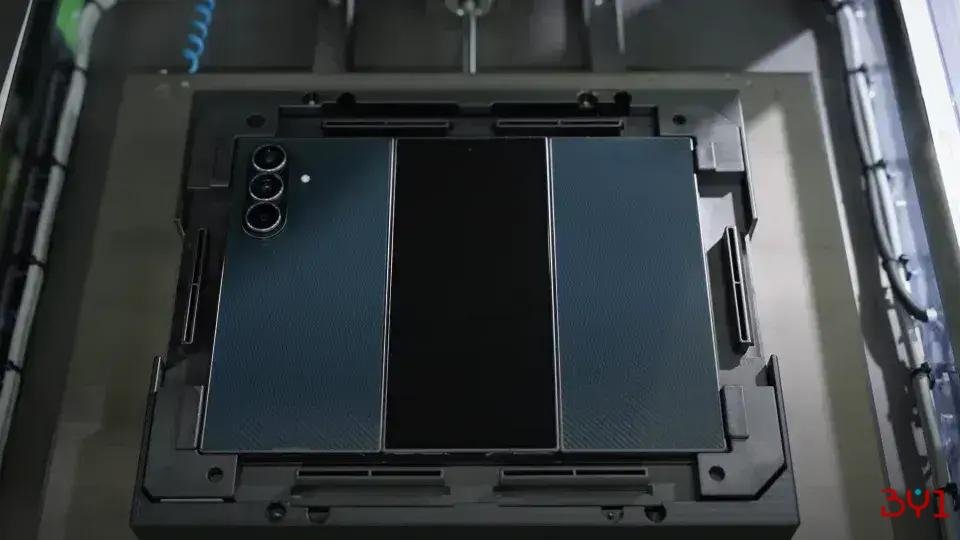 Samsung apresenta o revolucionário Galaxy Z TriFold com testes rigorosos